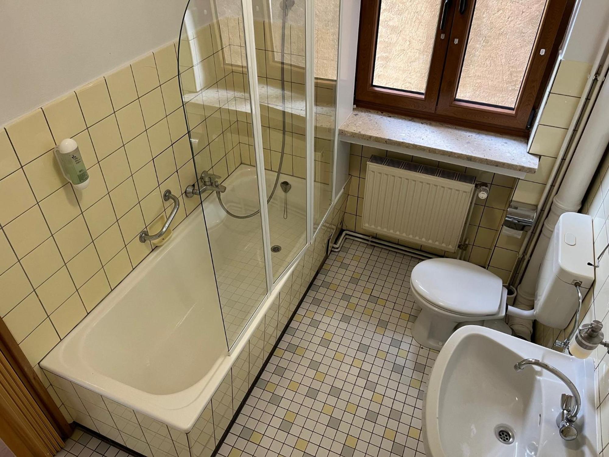 Gasthaus Metzgerei Pension Massem Schillingen Exteriör bild